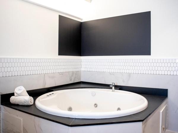 Citrea Santander : photo 7 de la chambre chambre de luxe double ou lits jumeaux avec baignoire spa