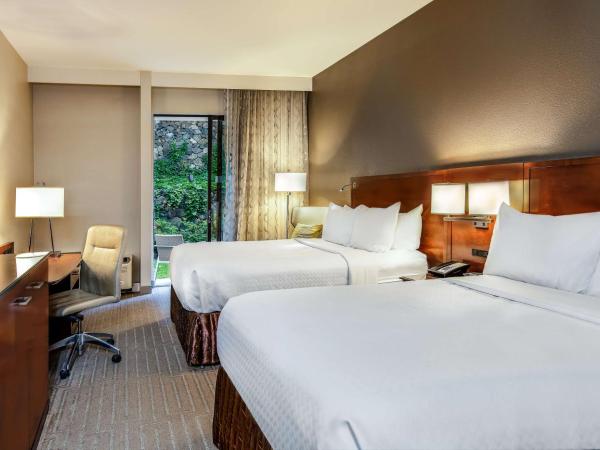 Sonesta Charlotte Lower South End : photo 1 de la chambre hébergement de luxe avec 2 lits doubles