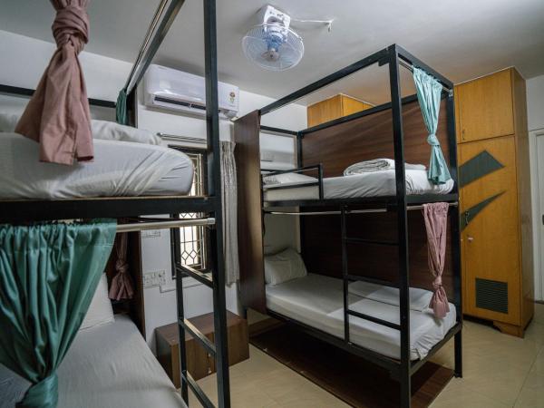 Draper Startup House ,Koramangala : photo 1 de la chambre lit dans dortoir pour hommes de 4 lits