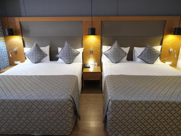 Liberty Kuşadası : photo 1 de la chambre chambre double ou lits jumeaux deluxe avec balcon