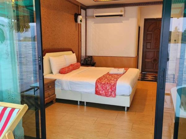 Kasem Island Resort : photo 4 de la chambre chambre lit king-size avec baignoire spa