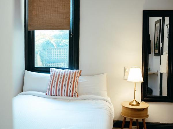 Cremorne Point Manor : photo 3 de la chambre chambre double avec salle de bains commune