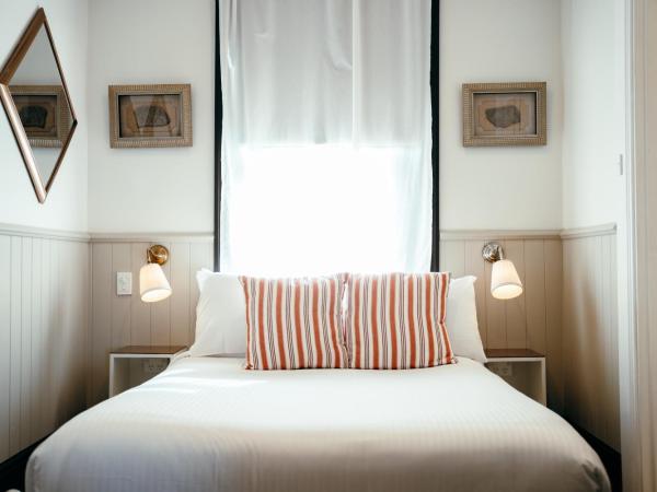 Cremorne Point Manor : photo 2 de la chambre chambre double avec salle de bains privative