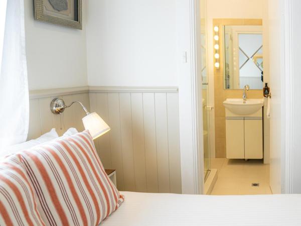 Cremorne Point Manor : photo 3 de la chambre chambre double avec salle de bains privative