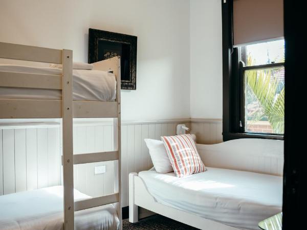 Cremorne Point Manor : photo 4 de la chambre chambre familiale avec salle de bains privative