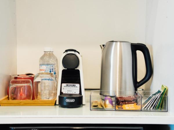 Cremorne Point Manor : photo 8 de la chambre chambre lit queen-size avec vue