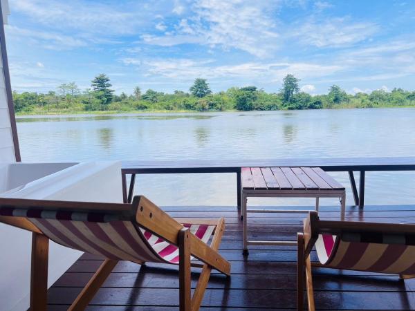 Kasem Island Resort : photo 6 de la chambre chambre lit king-size avec balcon