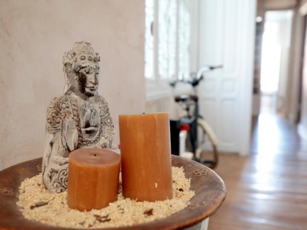 ThePlacetoBe B&B : photo 7 de la chambre chambre lit queen-size avec salle de bains commune