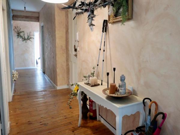 ThePlacetoBe B&B : photo 4 de la chambre chambre lit queen-size avec salle de bains commune