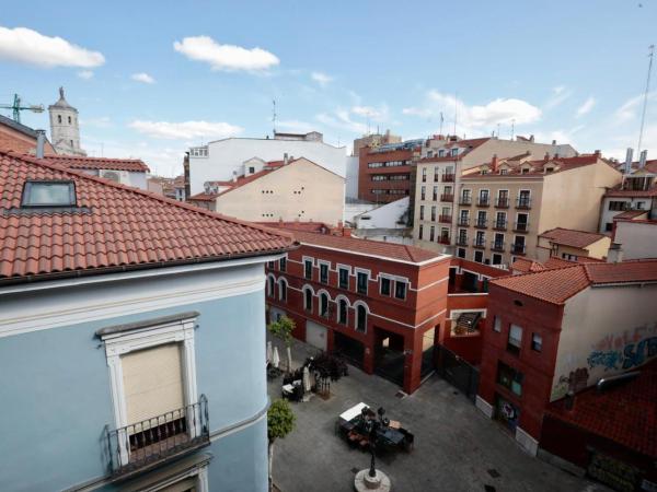 ThePlacetoBe B&B : photo 1 de la chambre chambre lit queen-size avec salle de bains commune