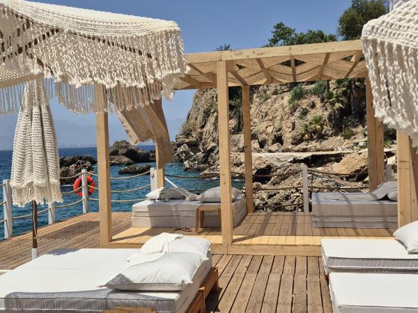 Lucky Monkey Hotel : photo 4 de la chambre chambre double deluxe - vue latérale sur mer