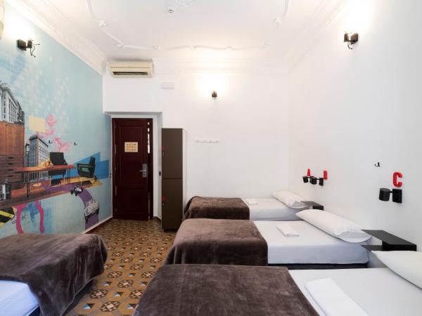 Home Youth Hostel by Feetup Hostels : photo 5 de la chambre lit simple dans dortoir mixte de 4 lits