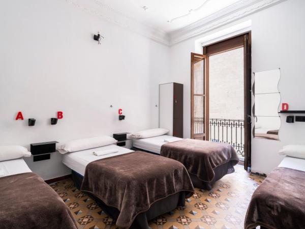 Home Youth Hostel by Feetup Hostels : photo 7 de la chambre lit simple dans dortoir mixte de 4 lits