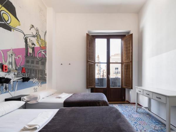 Home Youth Hostel by Feetup Hostels : photo 7 de la chambre lit simple dans dortoir mixte de 3 lits