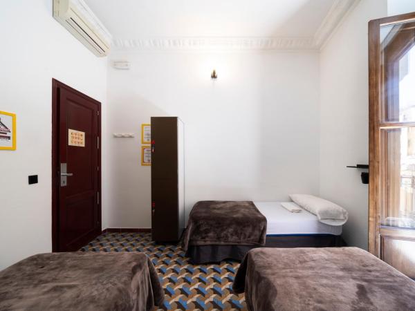 Home Youth Hostel by Feetup Hostels : photo 8 de la chambre lit simple dans dortoir mixte de 4 lits