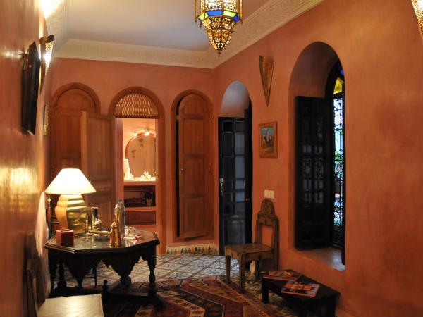 Riad Adriana : photo 4 de la chambre chambre double -bordeaux-