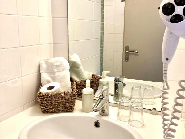 Hôtel Les Fougères : photo 6 de la chambre chambre double avec terrasse