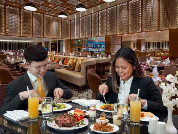 Millennium Airport Hotel Dubai : photo 1 de la chambre superior twin room, complimentary shuttle to dxb airport terminal 1 & 3