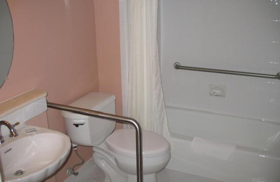 Alamar Resort Inn : photo 6 de la chambre chambre avec 2 grands lits queen-size