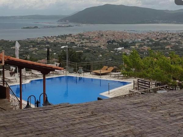 Semiramis : photo 3 de la chambre chambre double deluxe - vue latérale sur mer