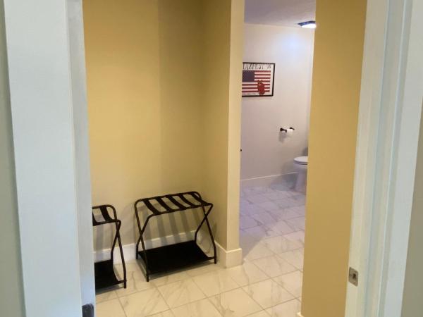 Riverbank Guesthouse Wilton Manors : photo 7 de la chambre chambre lit king-size - vue sur piscine 
