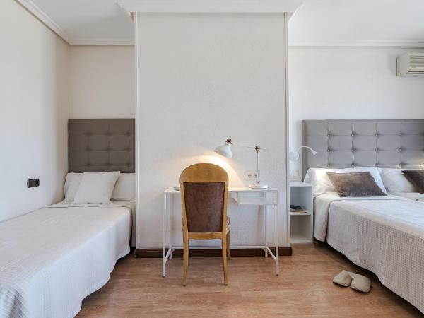 Hotel Eurowest : photo 2 de la chambre chambre triple avec terrasse