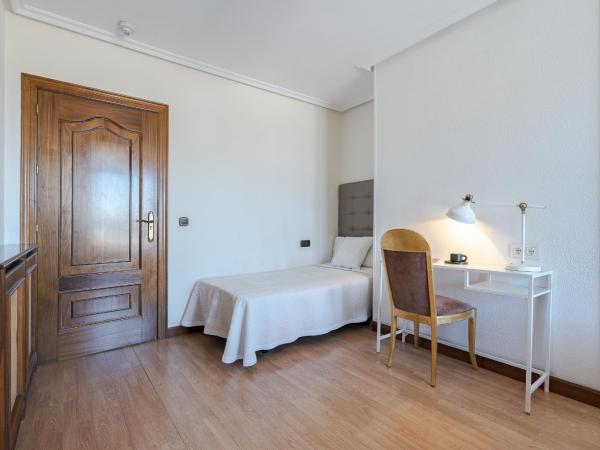 Hotel Eurowest : photo 3 de la chambre chambre triple avec terrasse