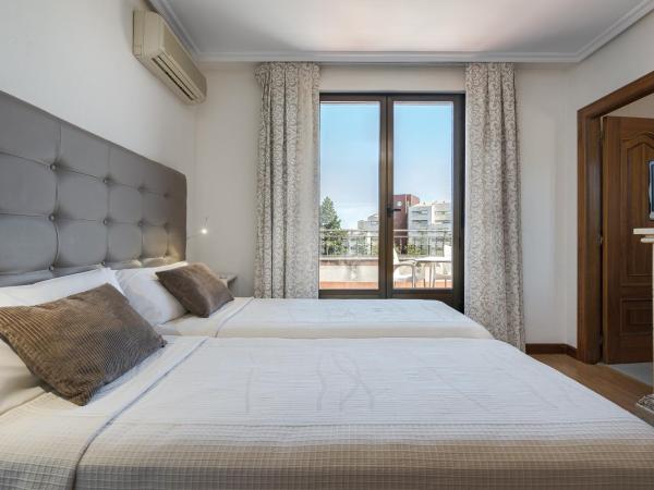 Hotel Eurowest : photo 4 de la chambre chambre triple avec terrasse