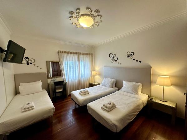 Best Houses Portugal Residence I : photo 2 de la chambre chambre triple avec salle de bains privative