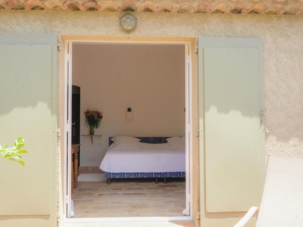 Hôtel La Figuière : photo 4 de la chambre chambre supérieure avec terrasse - vue sur vignobles 