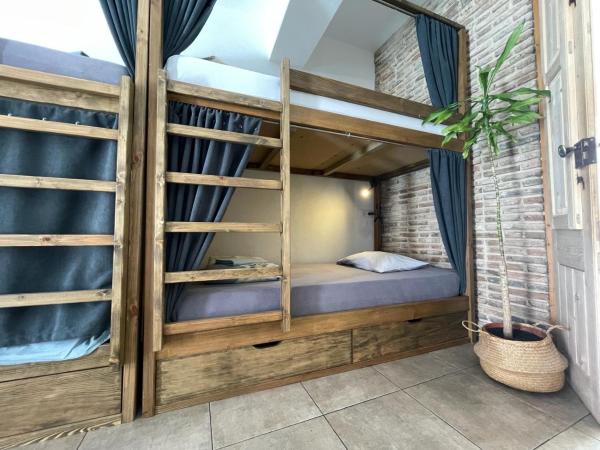 Casa da Madalena Backpackers Hostel : photo 2 de la chambre lit dans dortoir mixte de 8 lits