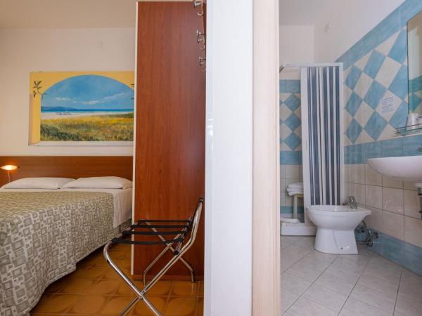 Hotel Il Gabbiano : photo 6 de la chambre chambre triple avec balcon