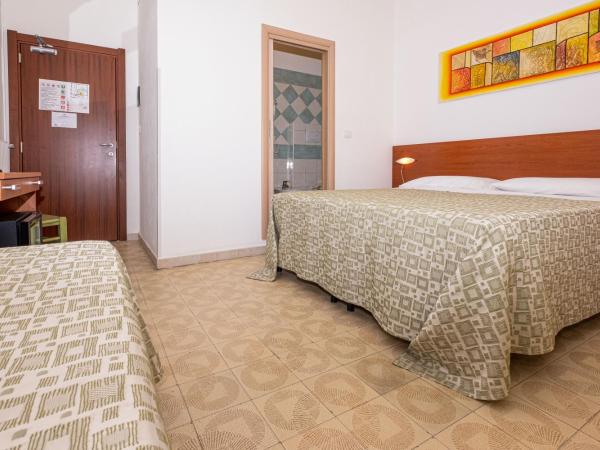 Hotel Il Gabbiano : photo 2 de la chambre chambre triple
