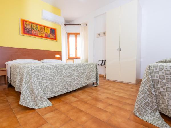 Hotel Il Gabbiano : photo 7 de la chambre chambre triple