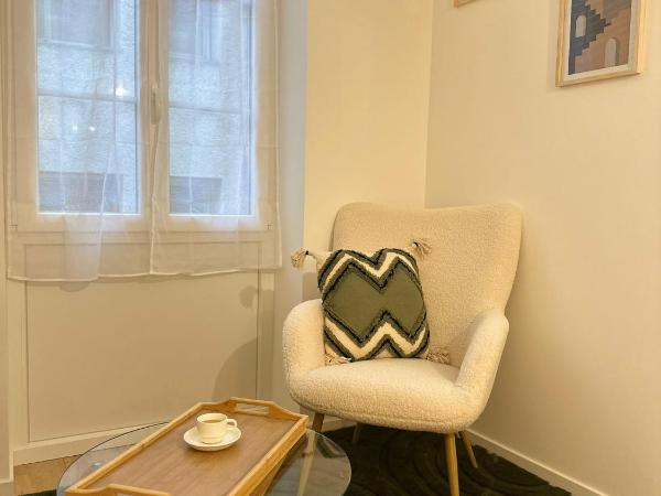 Maison des ambans chambres d'hotes hypercentre 200m de la gare et petit dejeuner inclus : photo 7 de la chambre suite - vue sur ville