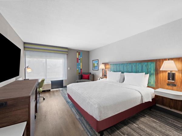 Hampton Inn Los Angeles Airport : photo 4 de la chambre chambre lit king-size avec baignoire - adaptée aux personnes à mobilité réduite