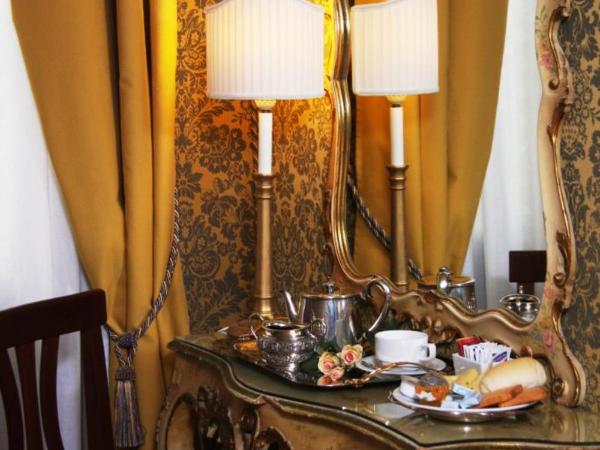 H o t e l S A N G A L L O : photo 5 de la chambre chambre triple