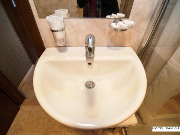 H o t e l S A N G A L L O : photo 5 de la chambre chambre quadruple