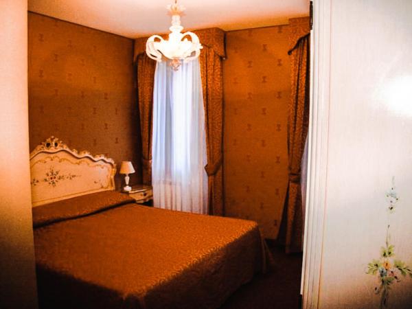 H o t e l S A N G A L L O : photo 3 de la chambre chambre double ou lits jumeaux