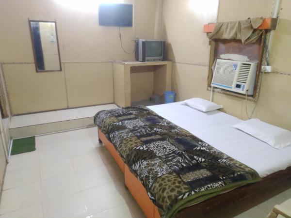 Hotel Narayana Palace Agra Cantt : photo 1 de la chambre chambre deluxe (2 adultes + 1 enfant)