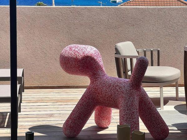 Hôtel & Spa Rocabella : photo 9 de la chambre suite avec jacuzzi sur la terrasse