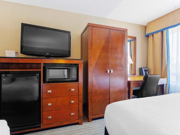 Sandman Hotel & Suites London Downtown : photo 4 de la chambre chambre avec 2 grands lits queen-size