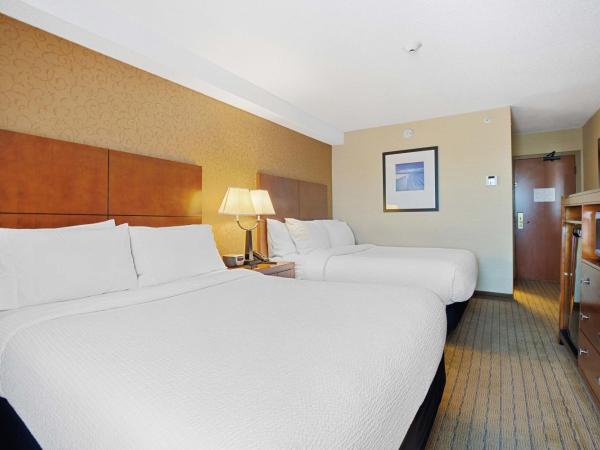 Sandman Hotel & Suites London Downtown : photo 2 de la chambre chambre avec 2 grands lits queen-size