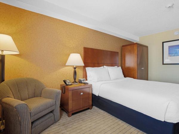 Sandman Hotel & Suites London Downtown : photo 2 de la chambre chambre lit queen-size