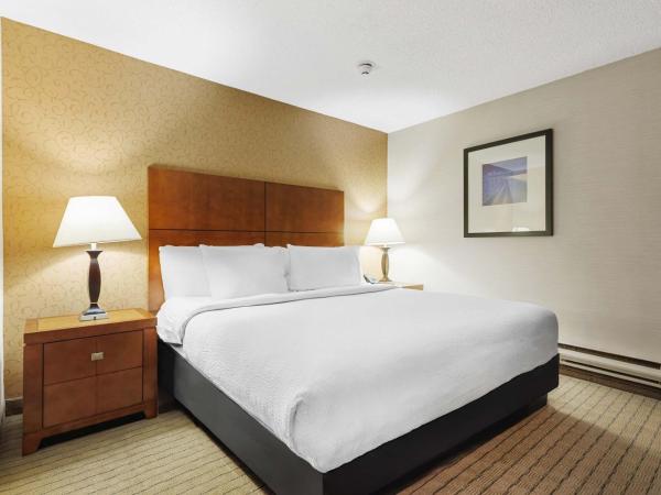 Sandman Hotel & Suites London Downtown : photo 1 de la chambre suite lit king-size avec canapé-lit