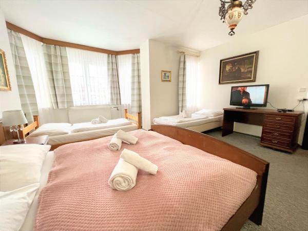 Schlosshotel Marienbad : photo 3 de la chambre chambre quadruple avec baignoire