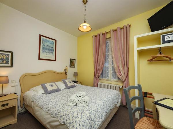 Logis Cote Loire - Auberge Ligerienne : photo 1 de la chambre petite chambre double