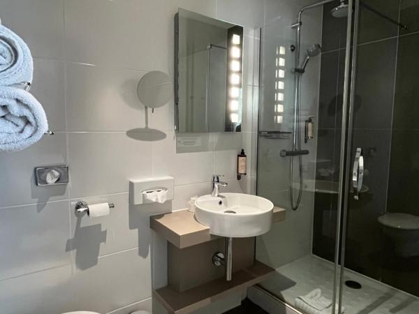 Best Western Blois Château : photo 4 de la chambre grande chambre familiale avec lit queen-size et canapé-lit - non-fumeurs