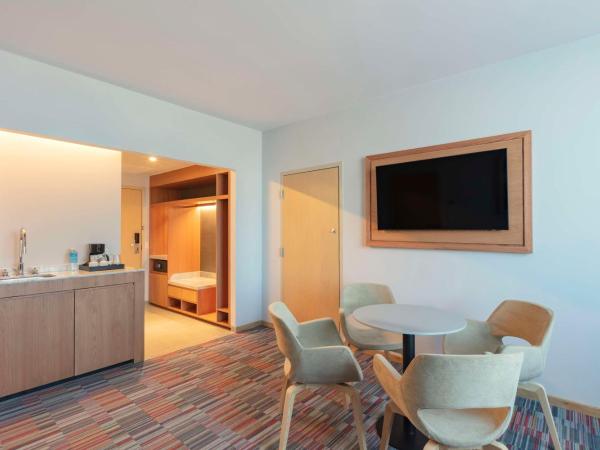 Hilton Garden Inn Guadalajara Airport : photo 2 de la chambre suite 1 chambre lit king-size