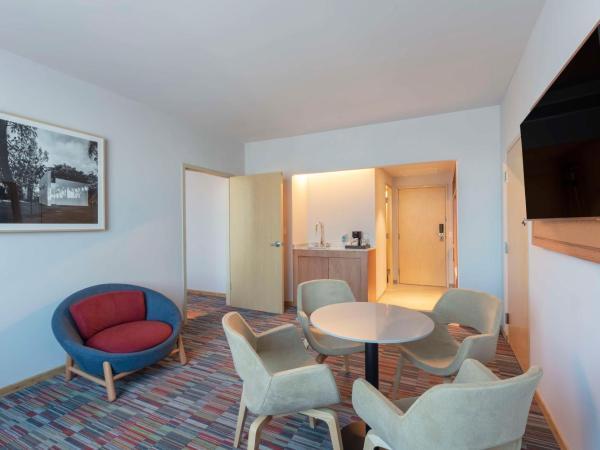 Hilton Garden Inn Guadalajara Airport : photo 3 de la chambre suite 1 chambre lit king-size